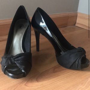 Fioni Black Pumps